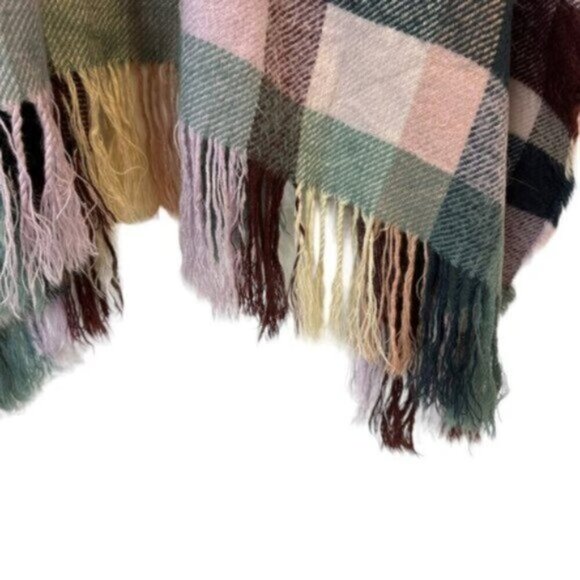 Jessica Simpson | Women's Plaid Fringe Poncho One Size - Picture 8 of 13